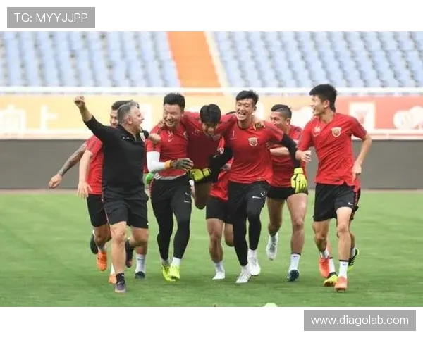 武汉足球队节奏引发热议球迷与专家观点交锋解析赛事争议